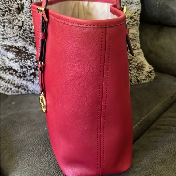 Deep Red Michael Kors iet set purse and matching clutch/ wallet - Picture 10 of 11